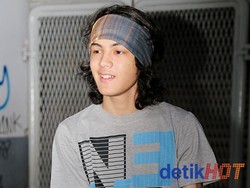 Shawn Adrian Pemalu, Tak Berani Nyatakan Cinta