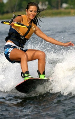 Tips Makeup Aman dan Tahan Lama Saat Olahraga Air