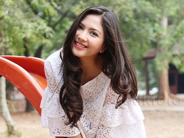 So Pretty! Jessica Mila Berseri-seri