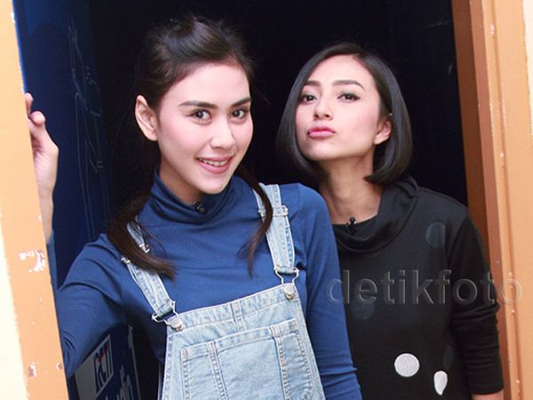 Boys, Lebih Kece Gaya Syahnaz atau Lolita?