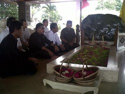 Blusukan ke Blitar, Mentan Sempatkan Ziarah ke Makam Bung Karno
