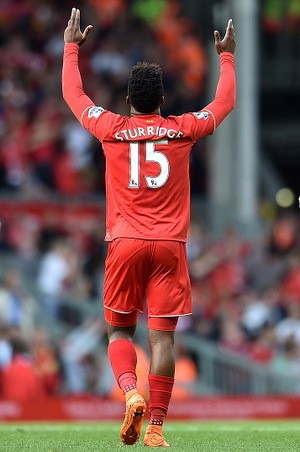 Carragher: Cuma Aguero yang Lebih Baik daripada Sturridge