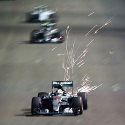 Mercedes Masih Dihantui Masalah di Singapura