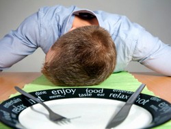 Ini Sebabnya Mengapa Anda Mengantuk Setelah Makan