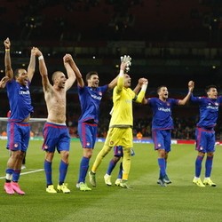 Olympiakos Incar Posisi Runner-up Grup F