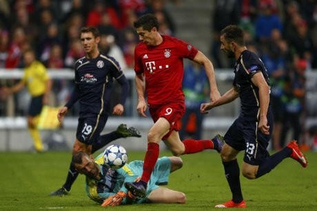 Lewandowski Hat-trick, Bayern Lumat Dinamo 5-0