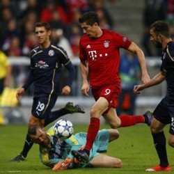 Lewandowski Hat-trick, Bayern Lumat Dinamo 5-0