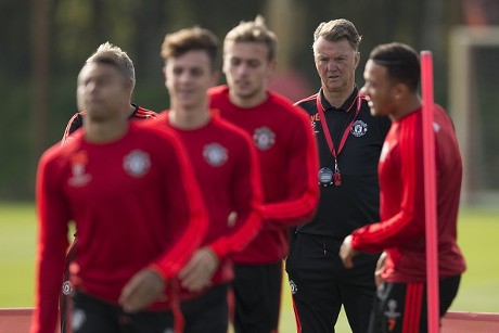 Catatan Bagus Van Gaal dan Rekor Buruk Wolfsburg di Inggris