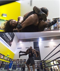 Remaja Ini Jadi Pegulat Wanita Pertama di Uni Emirat Arab