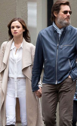 Sebelum Bunuh Diri, Mantan Kekasih Jim Carrey Tunjukkan Perilaku Aneh