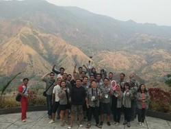 Tinggalkan Toraja, Risers Selfie di Gunung yang Mirip Miss V