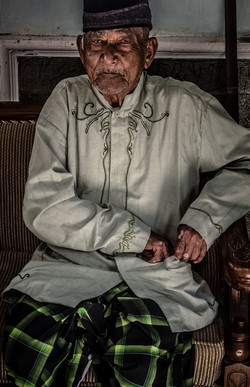 simbah mau kasih sesuatu