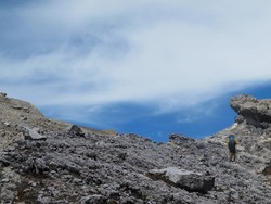 Jalur Trekking Paling Gila di Indonesia