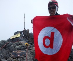 Cerita Perjuangan detikcom Menyentuh Puncak Carstensz