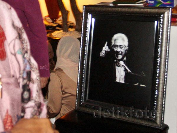 Mengenang 7 Hari Wafatnya Adnan Buyung