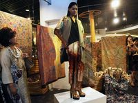 Indahnya Busana Dalam Balutan Batik Kudus