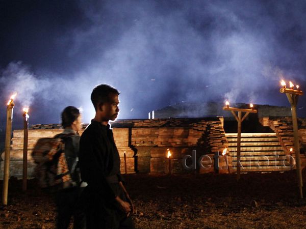 Keindahan Candi Blandongan di Malam Hari