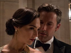 Ada Adegan Romantis, Batman v Superman: Dawn of Justice Dapat Rating PG-13