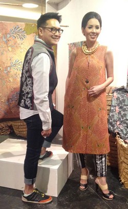 Rayakan Hari Batik, Denny Wirawan Rilis Koleksi Terbaru dengan Batik Kudus