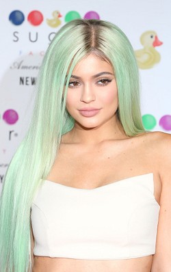 Kylie Jenner Kecanduan Gonta-ganti Warna Rambut