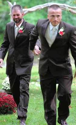 Pria Ini Hentikan Prosesi Pernikahan Putrinya & Membuat Orang Terharu