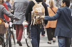 Jangan Jadi Incaran Copet, Ini Cara Jaga Barang Tetap Aman
