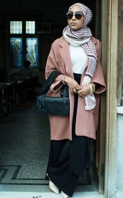 Model Berhijab di Kampanye Terbaru H&M Jadi Kontroversi