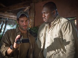 Pengalaman James Wolk Syuting Bareng Binatang Buas di Serial TV ZOO