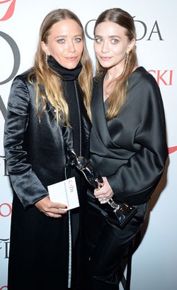 Kembar Olsen Pindahkan Fashion Show Koleksinya ke Paris Fashion Week