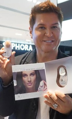 Sephora Rilis Alat Makeup Getar Untuk Pakai Foundation