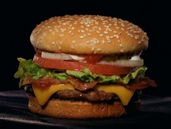 Yummy! Burger Unik dengan Bentuk Bumi hingga Burger Ramen (1)