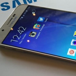 Galaxy A8 yang Tampil Premium