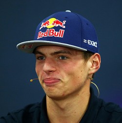 Verstappen Eksis Dulu sebagai Driver F1, Baru Sekarang Dapat SIM Umum