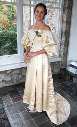 Wanita Ini Menikah Pakai Gaun Berusia 120 Tahun Milik Nenek Moyangnya