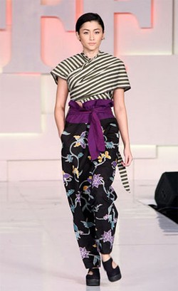 Editors Choice: Rekomendasi Busana Batik Modern yang Unik dan Stylish