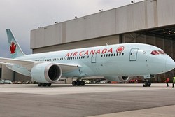 Pesawat di Kanada Mendarat Darurat Gara-Gara Ponsel di Bagasi