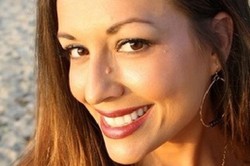 Bertengkar di Pesawat, Traveler Cantik Malah Pamer Payudara