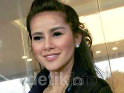 Mau Tahu Rahasia Cantik Olla Ramlan? Mau Tahu Rahasia Cantik Olla Ramlan?