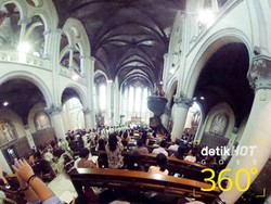 Suasana Khidmat di Pemberkatan Nikah Chelsea Olivia dan Glenn Alinskie