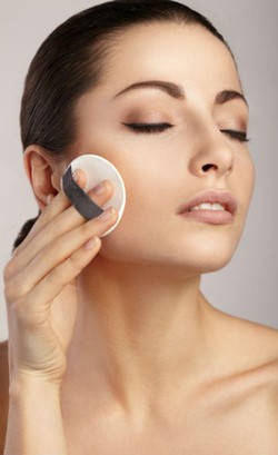 Trik Membersihkan Spons Bedak Tanpa Sabun dan Air