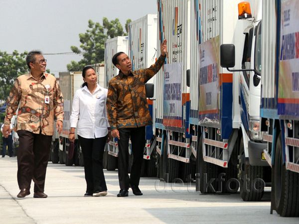 Jokowi Luncurkan Operasi Pasar Bulog