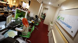 Di BPJS Ketenagakerjaan Rawamangun, Antre Cairkan JHT Dari Jam 1 Malam