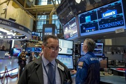 Wall Street Naik Tipis