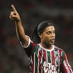 Ronaldinho Belum Mau Pensiun
