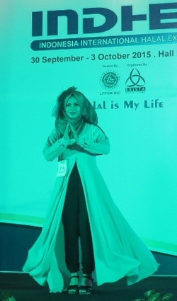 Para Hijabers Ikut Lomba Fashion Show Muslimah di Halal Lifestyle JiExpo