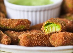 Yuk, Bikin Alpukat Goreng Tepung yang Renyah Enak!