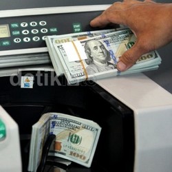 Rupiah Jangan Sampai Anjlok, BI Harus Tahan Suku Bunga