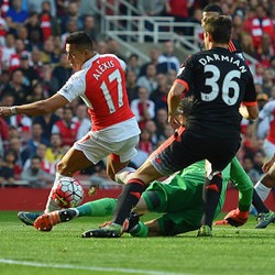 Dua Gol Sanchez Bawa Arsenal Bekuk MU 3-0