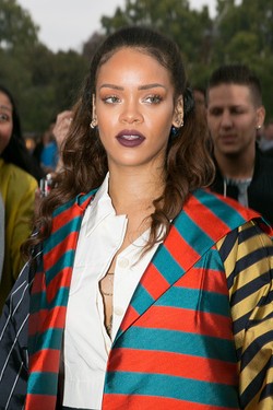 Belum Lama Dekat, Rihanna Ingin Kenalkan Kekasih Pada Orangtua