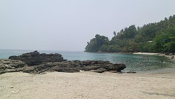 Pantai Enu di Donggala yang Cantik Luar Dalam